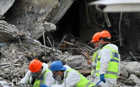 Nz地震 倒壊ビルで新たに3遺体 死者146人に 日本経済新聞