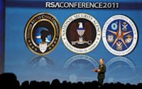 サイバー国防力について講演する米軍サイバー司令部司令官のアレクサンダー大将(2月17日、サンフランシスコ市)