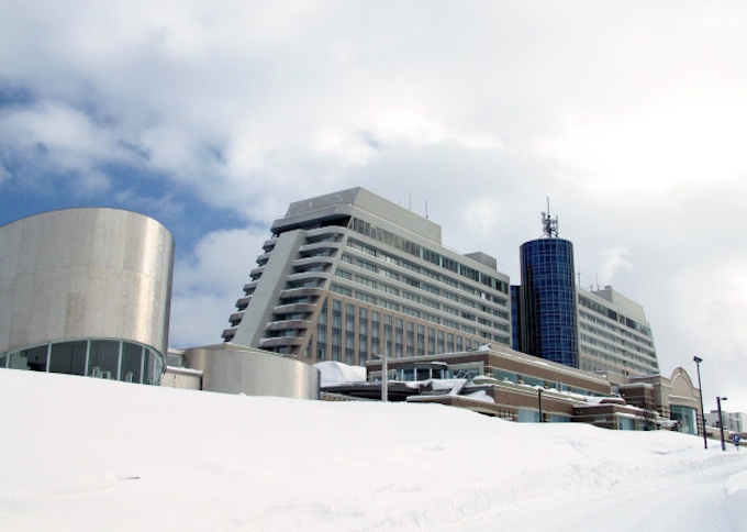 ウィンザーホテル洞爺 富裕層獲得で一般客室改装 日本経済新聞