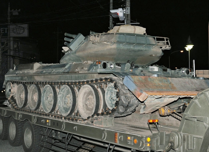 自衛隊 福島第1原発周辺に戦車2両 がれき撤去へ 日本経済新聞