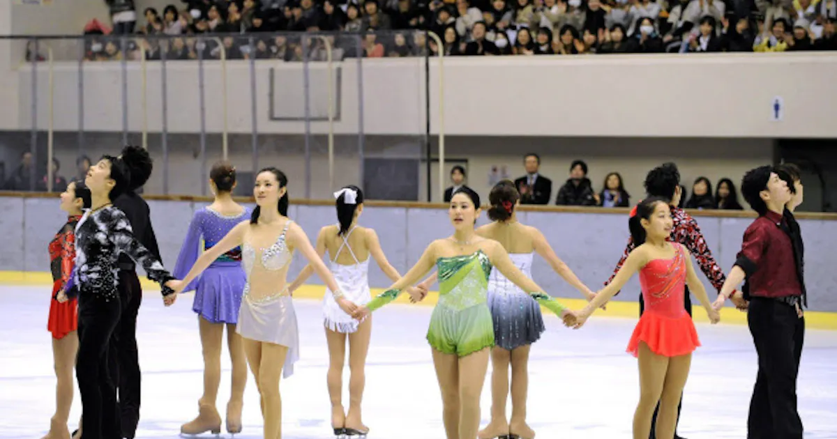 荒川静香さんら フィギュア慈善演技会 復興支援へ華麗な演技 日本経済新聞 荒川静香さんら フィギュア慈善演技会 復興支援へ華麗な演技 日本経済新聞