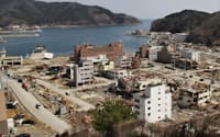 津波で壊滅的な被害を受けた宮城県女川町。道路のがれきは撤去された(10日)=写真　塩山賢