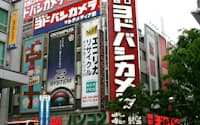 新宿駅周辺では家電量販店の競争が激化する（ヨドバシカメラ新宿西口本店）