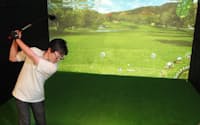 撮影したスイングをネットで共有できるシミュレーションゴルフ(東京都中央区のフラット銀座ナイン店)