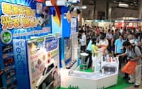 「東京おもちゃショー2011」で注目を集める電池不要のおもちゃのブース