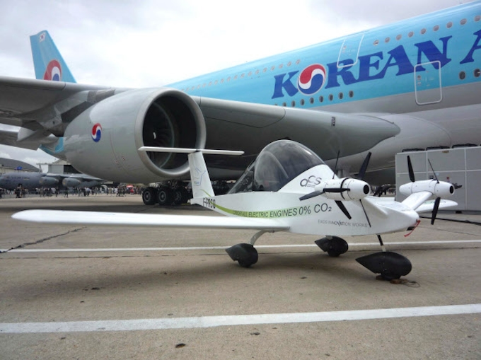 エアバス 1人乗り電気飛行機公開 パリ航空ショー 日本経済新聞