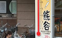 6月の観測史上最高気温となる39度を示すボード(24日午後、埼玉県熊谷市)