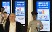 93%に達した電力使用状況を表示する電光掲示板(29日午後、JR東京駅)