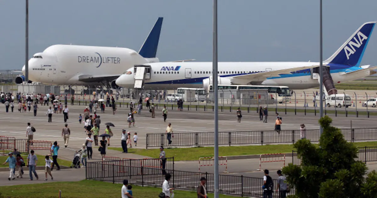 87 中部国際空港に初飛来 日本経済新聞 87 中部国際空港に初飛来 日本経済新聞