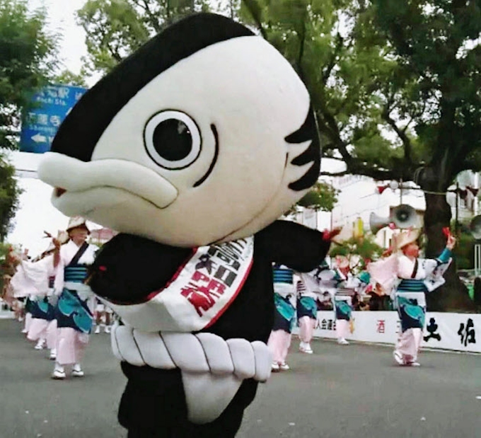 カツオ人間 ブームの予感 高知県アンテナショップに登場 日本経済新聞