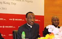 人民元を準備通貨として採用することを発表したナイジェリア中銀のサヌシ・ラミド・アミヌ・サヌシ総裁(7日午後、香港)