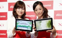 NTTドコモが発表したXiタブレット端末2機種(8日午後、東京都港区)