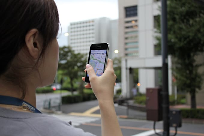 ロケハラ にご注意 位置情報サービスの落とし穴 日本経済新聞