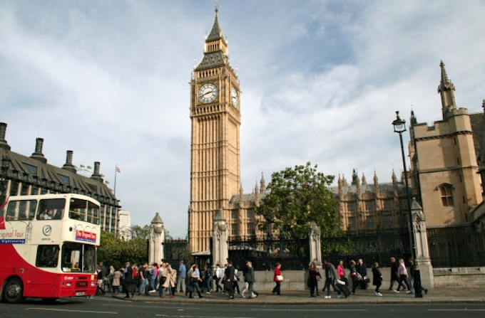 英ビッグベン傾く 4000年後 ピサの斜塔 並み 日本経済新聞