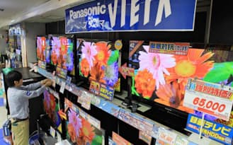 店頭に並ぶパナソニックのプラズマテレビ(大阪市浪速区の上新電機日本橋1ばん館のテレビ売り場で)