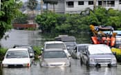 洪水で冠水したタイのロジャナ工業団地（10月13日、タイ・アユタヤ県）=共同