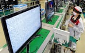 テレビを量産してきた東芝の深谷工場は今年7月に開発・アフターサービス拠点に衣替えした（写真は09年）