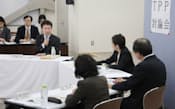 TPP討論会で発言する玄葉外相(左）（4日、東京・永田町）