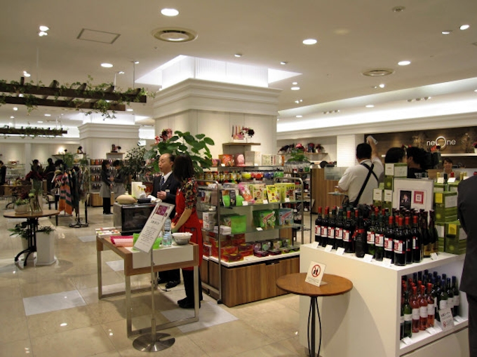 顧客流出 天神の憂鬱 流通サバイバル 福岡消耗戦 中 日本経済新聞