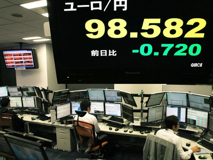 ユーロ安止まらず 一時98円56銭 11年ぶり安値 日本経済新聞 ユーロ安止まらず 一時98円56銭 11年ぶり安値 日本経済新聞