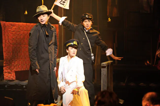 Bunkamura 下谷万年町物語 舞台の精 宮沢りえの躍動する演技に驚き Nikkei Style Bunkamura 下谷万年町物語 舞台の精 宮沢りえの躍動する演技に驚き Nikkei Style