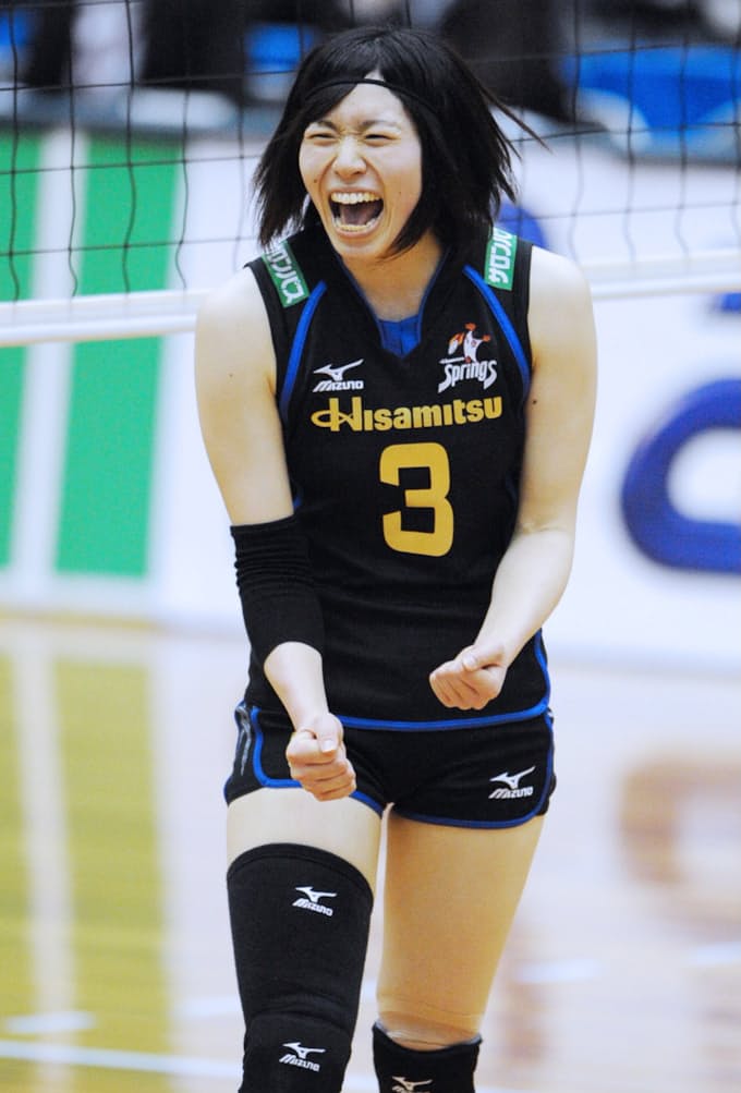 女子バレー 新鍋理沙 悩むとダメ 思い切りいきます 日本経済新聞
