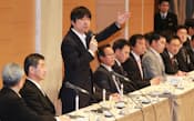 約240人が集まった「経済人・大阪維新の会」の設立総会(2010年4月、大阪市中央区)
