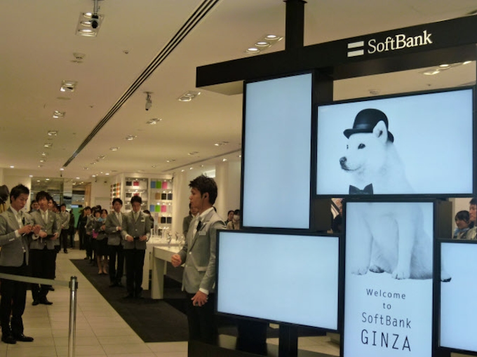 ソフトバンク 銀座に国内最大の携帯販売店オープン 日本経済新聞