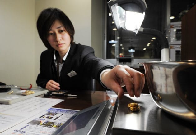 日本の金が吸い上げられる 日本経済新聞