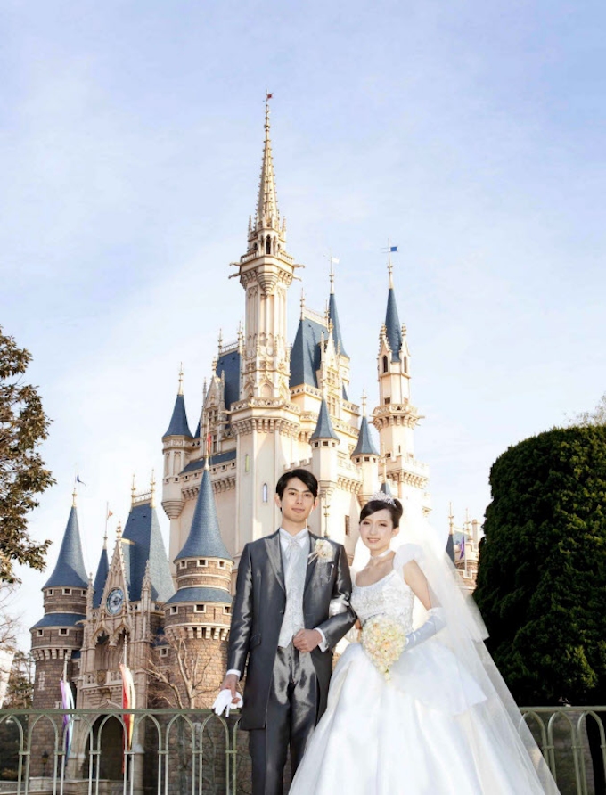 シンデレラ城 で結婚式 Tdlが1日1組限定 日本経済新聞