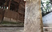 頭がネズミのユニークな獣頭人身像が刻まれた杜本神社の隼人石(大阪府羽曳野市)