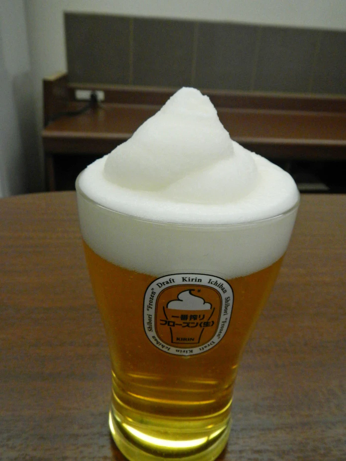 泡が凍ったビール キリン 発想の転換が生んだ新技術 日本経済新聞