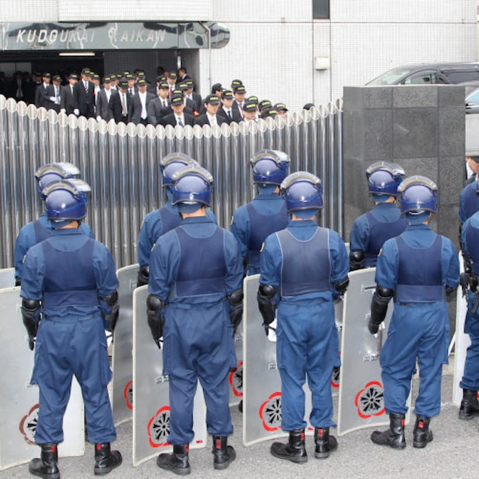 怨恨か 暴排けん制か 暴力団捜査の 顔 狙う 日本経済新聞