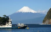 静岡県の伊豆半島から望む富士山
