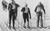 フィンランドで75キロのスキーマラソンレースに参加した三笠宮家の寛仁さま=中央（1982年2月28日）=UPI・共同