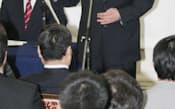 民主党の臨時代議士会で結束を呼びかける野田首相(25日午後、国会内)