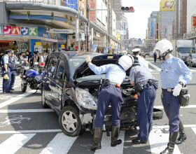 ワゴン車が暴走 7人負傷 大阪市西成区 日本経済新聞