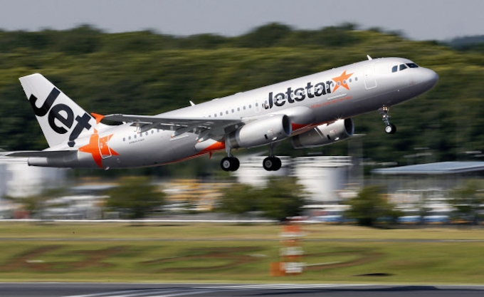 日航系lcc第1便 成田から新千歳に飛び立つ 日本経済新聞