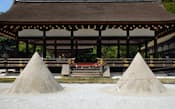 円すい形の造形が美しい上賀茂神社の立砂(京都市北区)