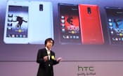 MSM8660Aを搭載した「HTC J」を発表するHTCニッポンの村井良二社長