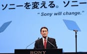 ソニーは1万人規模の人員削減を決めた（経営方針を発表するソニーの平井一夫社長兼CEO、2012年4月)