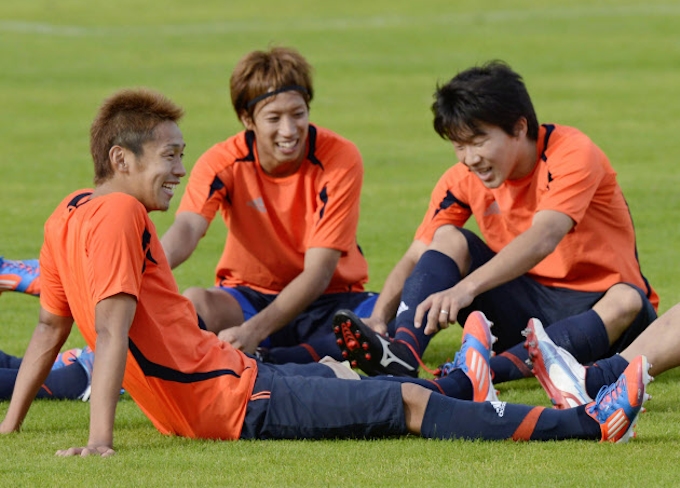 サッカー男子日本 ベラルーシ戦へ実戦形式練習 日本経済新聞