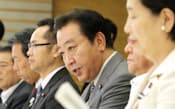 雇用戦略対話の会合であいさつする野田首相(6月12日、首相官邸)