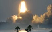 無人補給機「こうのとり」3号機を搭載し、打ち上げられるH2Bロケット（21日、鹿児島県の種子島宇宙センター）=共同