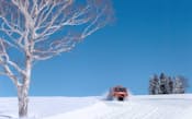 上ノ平高原の雪原を走る雪上車(2011年1月)