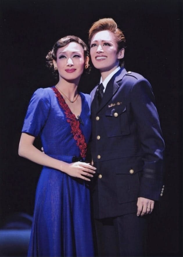 宝塚歌劇団花組公演 サン テグジュペリ Conga 生き方を考えさせる深みある Nikkei Style 宝塚歌劇団花組公演 サン テグジュペリ Conga 生き方を考えさせる深みある Nikkei Style