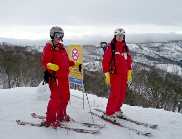 雪山マナー巡り 女性と飲み屋で口論 雪原遊覧ガイドの野沢日記 Nikkei Style 雪山マナー巡り 女性と飲み屋で口論 雪原遊覧ガイドの野沢日記 Nikkei Style