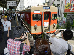 スカイツリー 開業100日で記念列車 大宮から直通 日本経済新聞