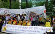 ソウルの日本大使館前で開く従軍慰安婦問題解決を求めるデモは29日で1037回になった