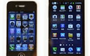 サムスン電子「ギャラクシーS2 LTE」（右）とアップル「iPhone4」=共同